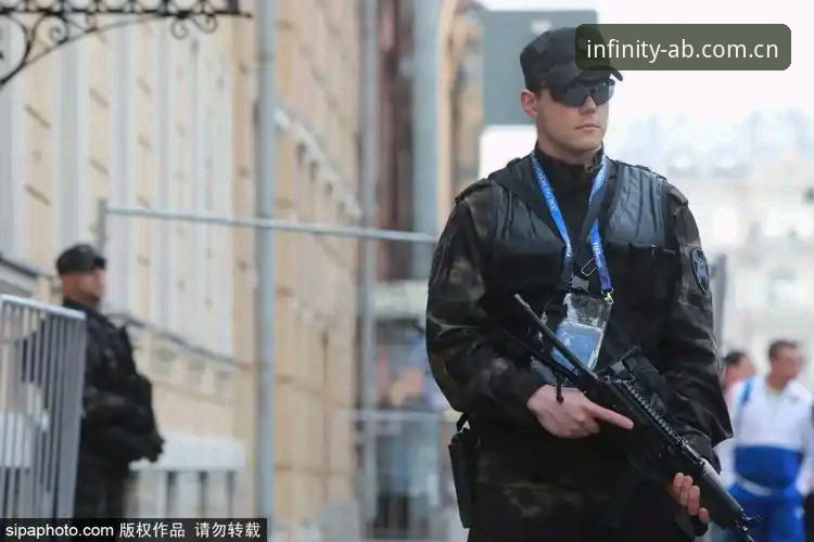 ab游戏官网入口在哪里安全吗 英国警员世界杯安保配置缩减事件深度评测:从ab娱乐平台视角看赛事安保策略变化